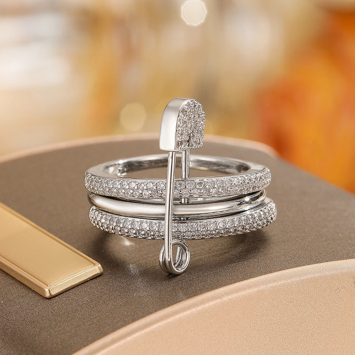 Bague créateur | Épingle de Glamour et Originalité